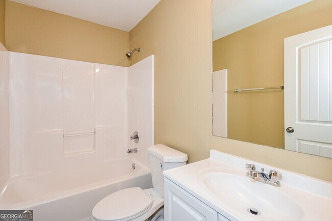 Building Photo - 526 Hill Crest Cir
