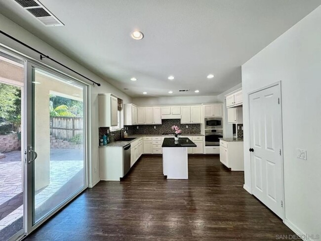 Building Photo - 1078 Augusta Cir