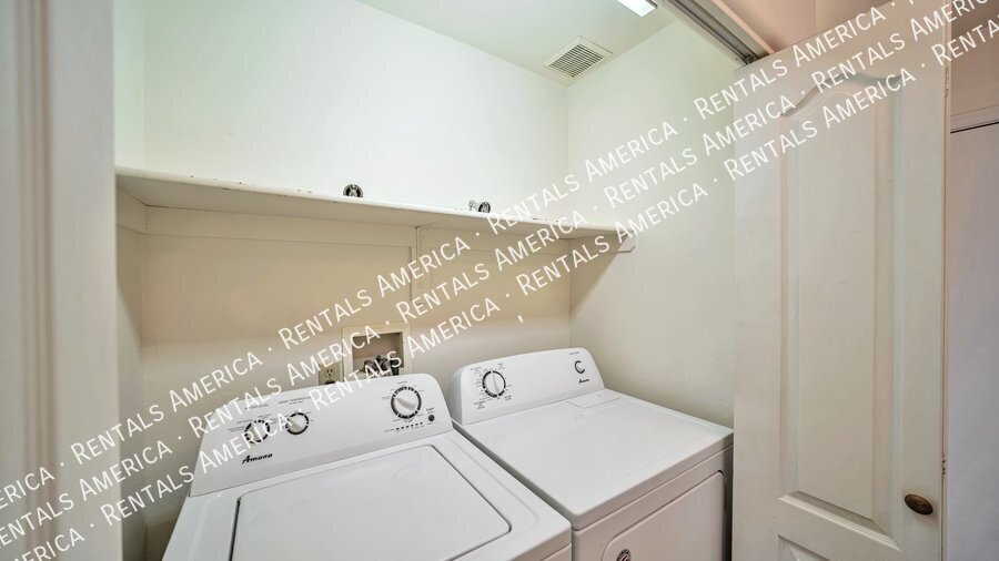 Building Photo - 2252 W Silver River Way