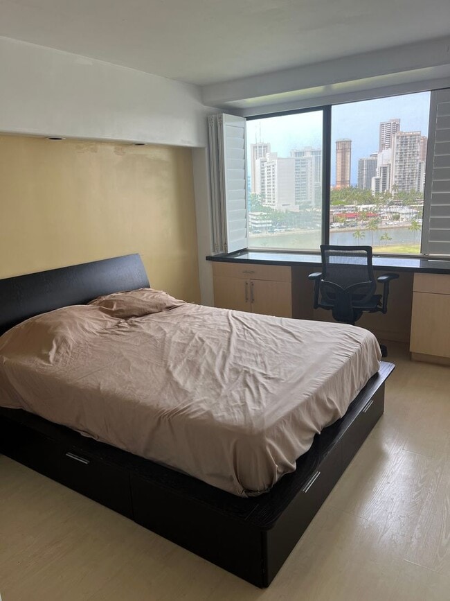 Building Photo - FURNISHED One Bedroom at the Marco Polo
