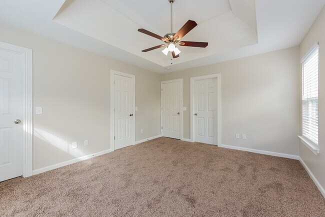 Building Photo - 145 Summerlake Pl