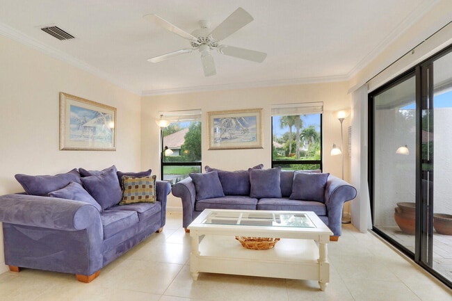 Building Photo - 1471 Vía Privada