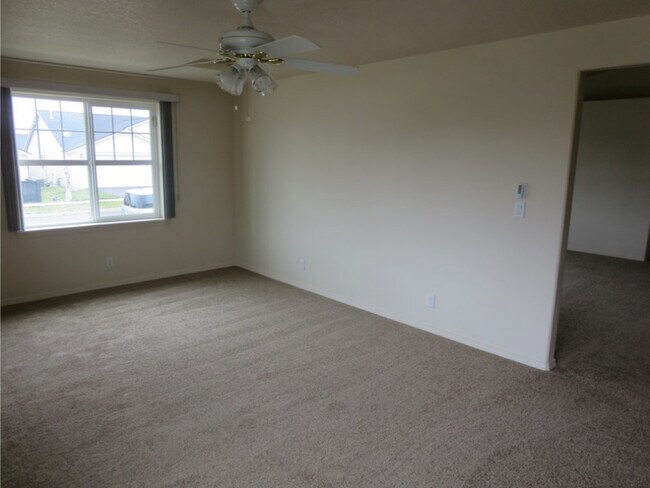 Building Photo - 63162 de Haviland St