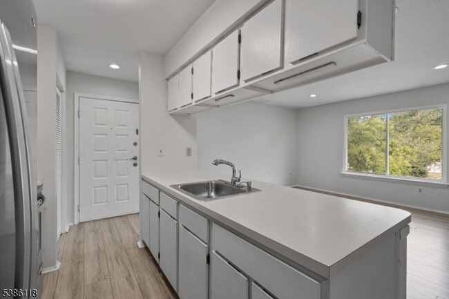 Building Photo - 37 Eton Way