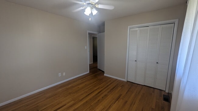Front bedroom looking towards the hallway - 3039 Dow Dr