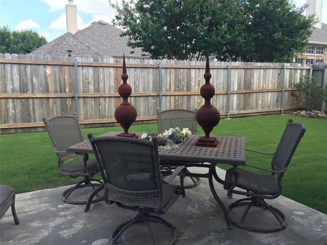 Building Photo - 2421 Mallard Dr