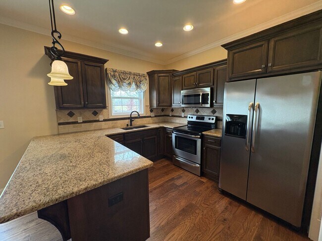 Building Photo - 3020 Equestrian Ct