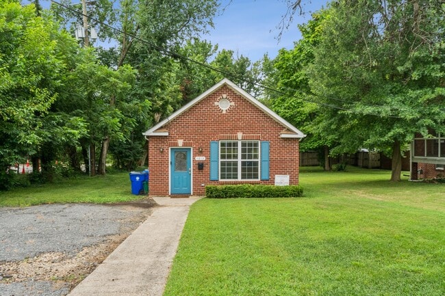 Primary Photo - 4813 Calvert Rd