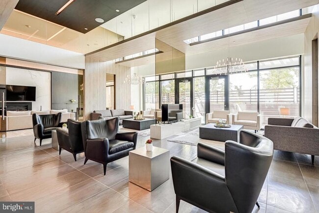 Building Photo - 1650 Silver Hill Dr