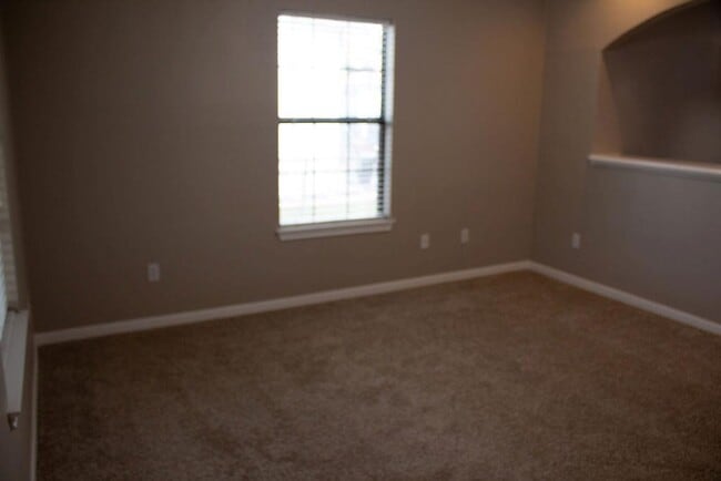 Building Photo - 208 Shaw St