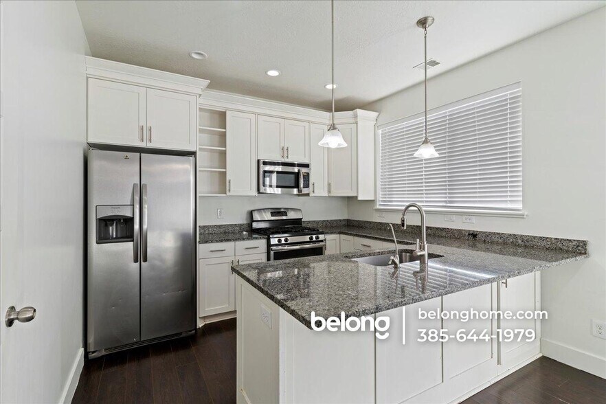 Building Photo - 2333 S Long Dr