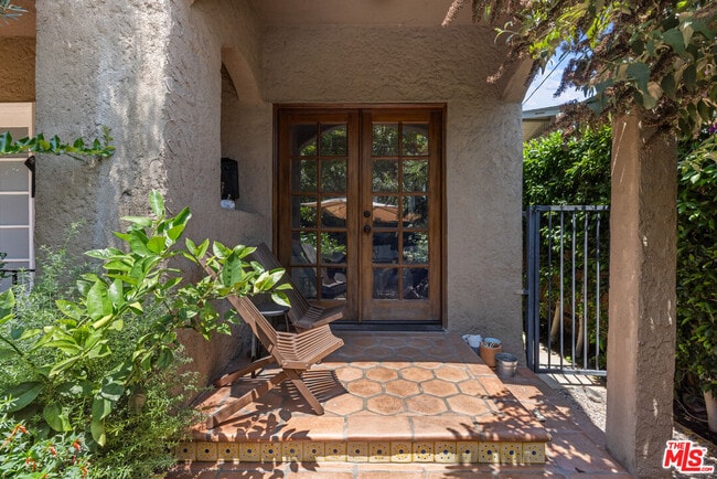 Building Photo - 813 1/2 N Coronado St
