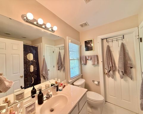 Building Photo - Stunning 3BD, 2.5BA Downtown Raleigh End Unit Townhome with a 1-Car Garage in a Prime Location Ne...