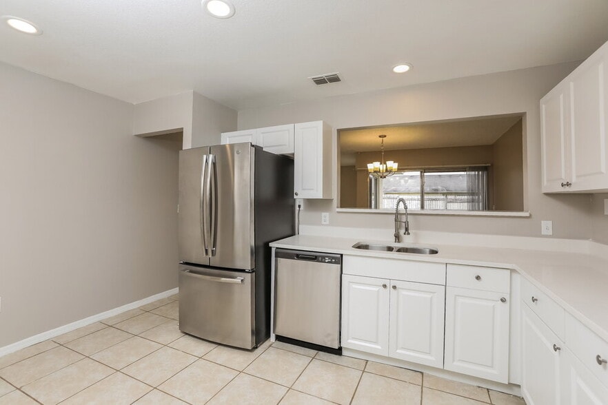 Building Photo - 703 Harland Ct