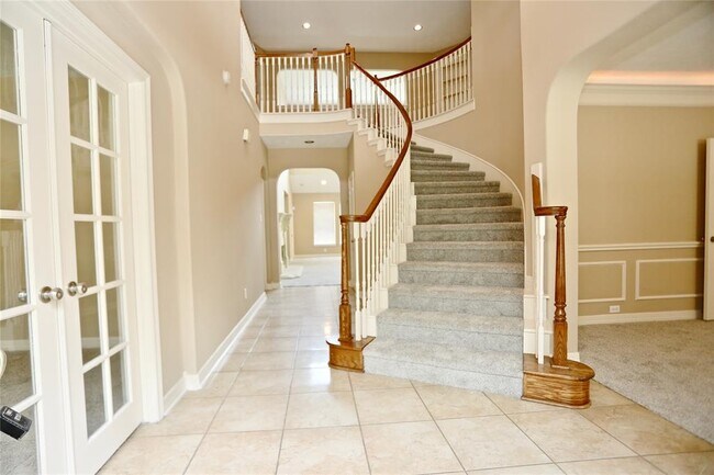 Building Photo - 14010 Norhill Pointe Dr