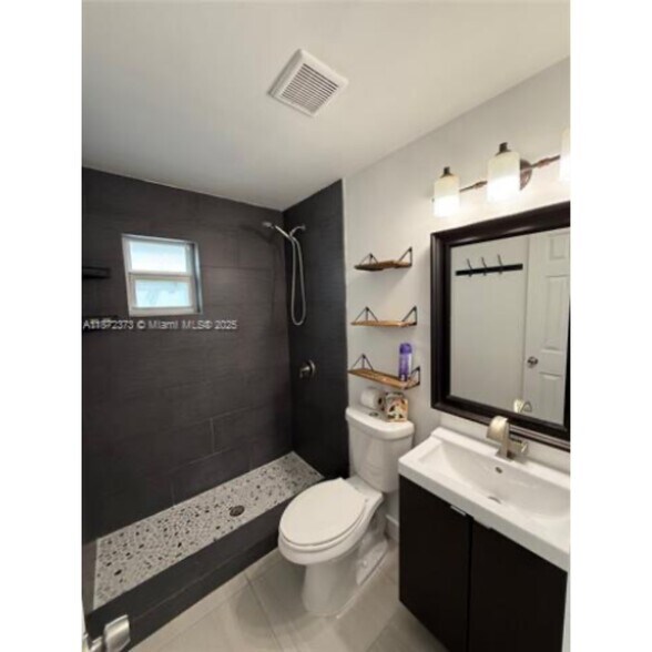 Building Photo - 4910 SW 98th Avenue Rd