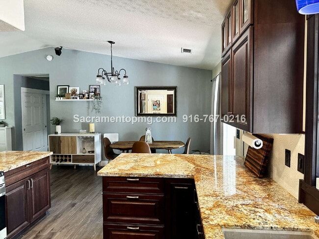 Building Photo - 1283 Live Oak Ln