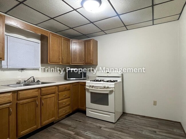 Building Photo - 738 1/2 Camden Pl