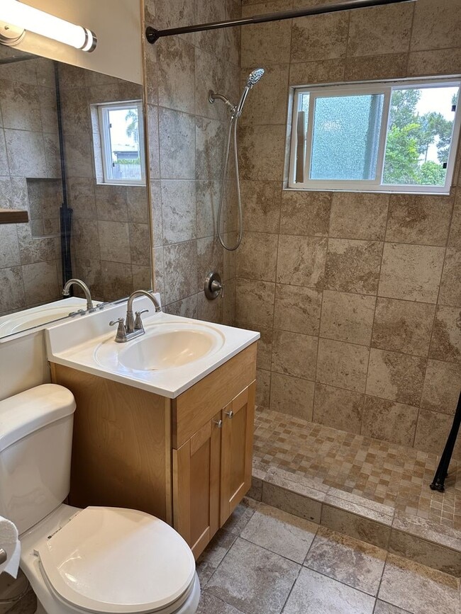 Building Photo - Remodeled 2 Bed/1 Bath unit in North Park w/ Private Yard!