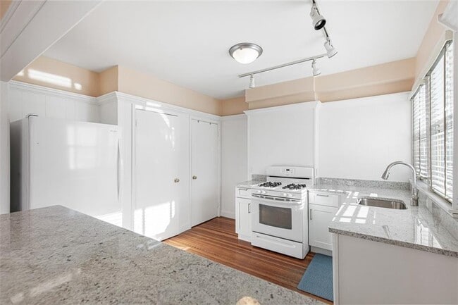 Building Photo - 118 Ocean Ave