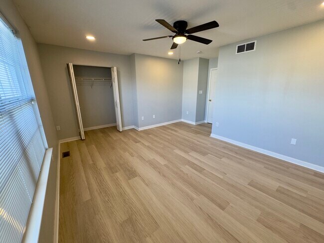 Building Photo - 131 Rosie Dr