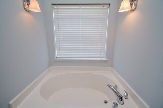 Building Photo - 3807 Belmont Turn