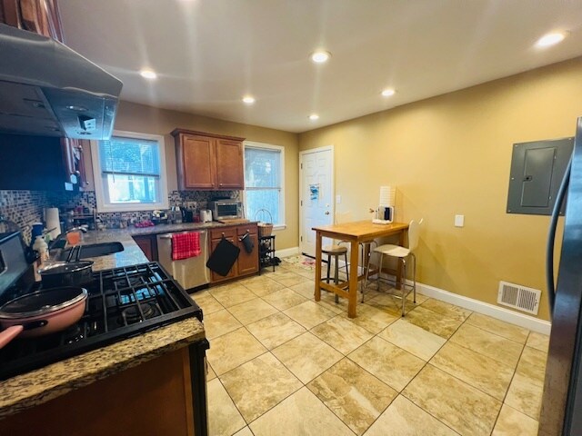 Building Photo - 7 Rice St