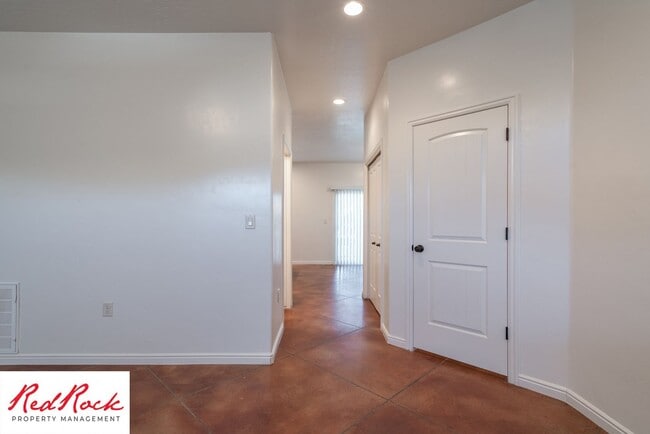 Building Photo - 2075 S Sir Monte Dr