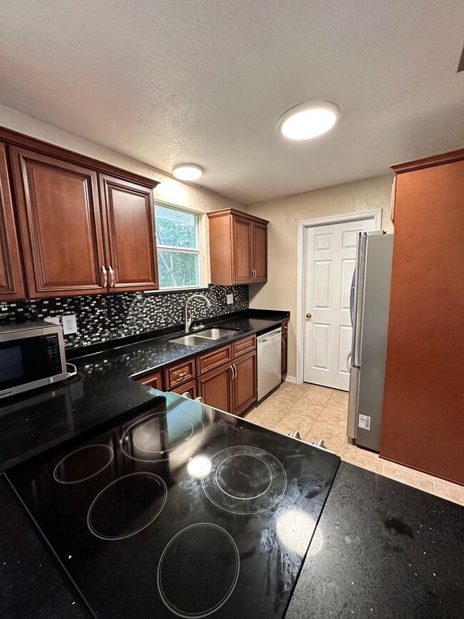 Building Photo - In the heart of Keystone Heights