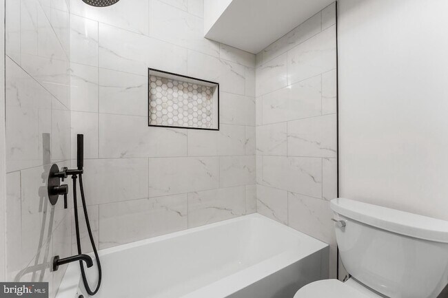 Building Photo - 1808 Golf View Ct
