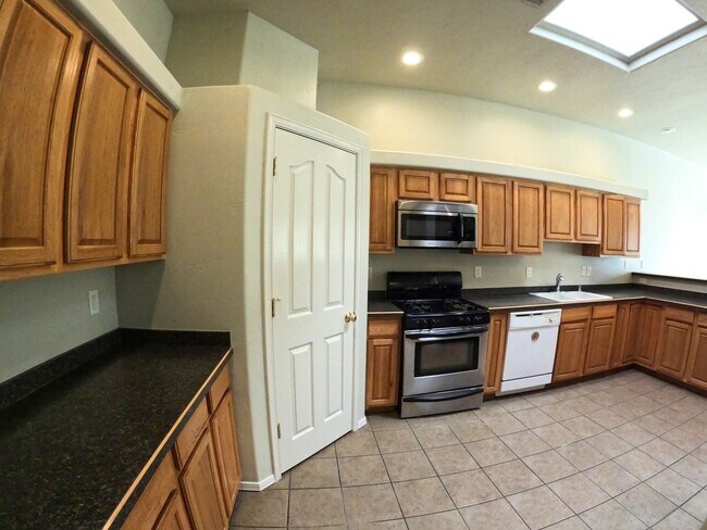 Building Photo - 2210 Dakota Dr