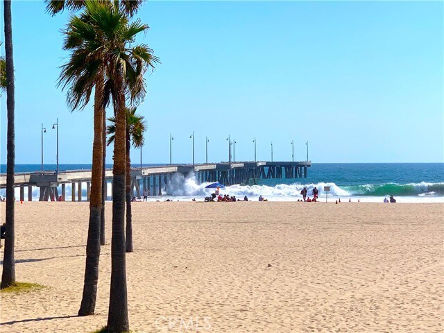 Building Photo - 3003 Ocean Front Walk