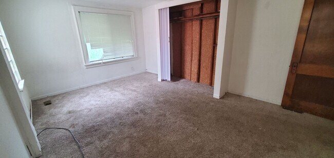 Building Photo - 4438 Sheridan - Vaibhav Mukund Pachalla