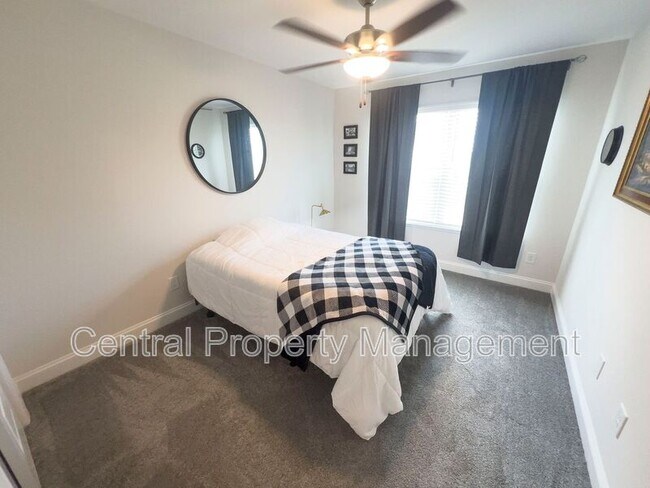 Building Photo - 22 Camden Wds Trl