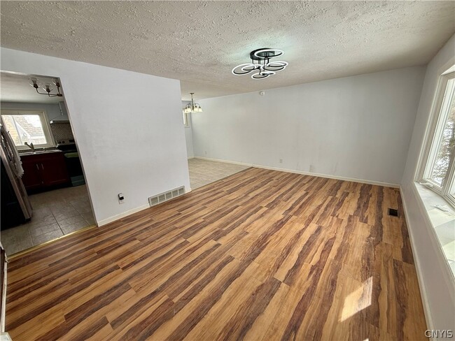 Building Photo - 2 Ilex Ln