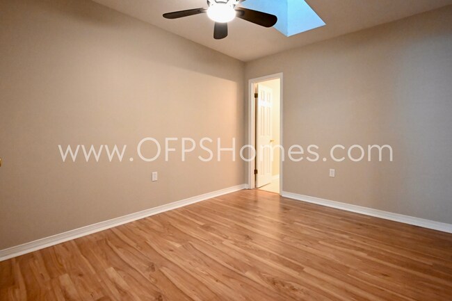 Building Photo - 636 Emerald Ln