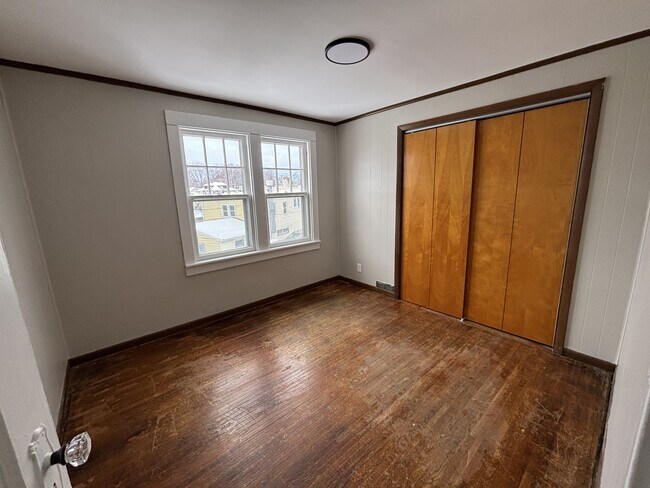 Building Photo - 72 Martinot Ave