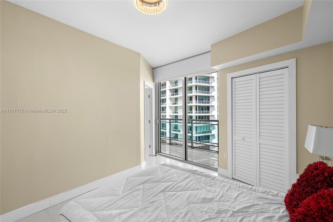 Building Photo - 350 S Miami Ave