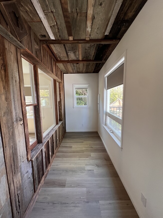 Building Photo - 503 1/2 S Auburn St