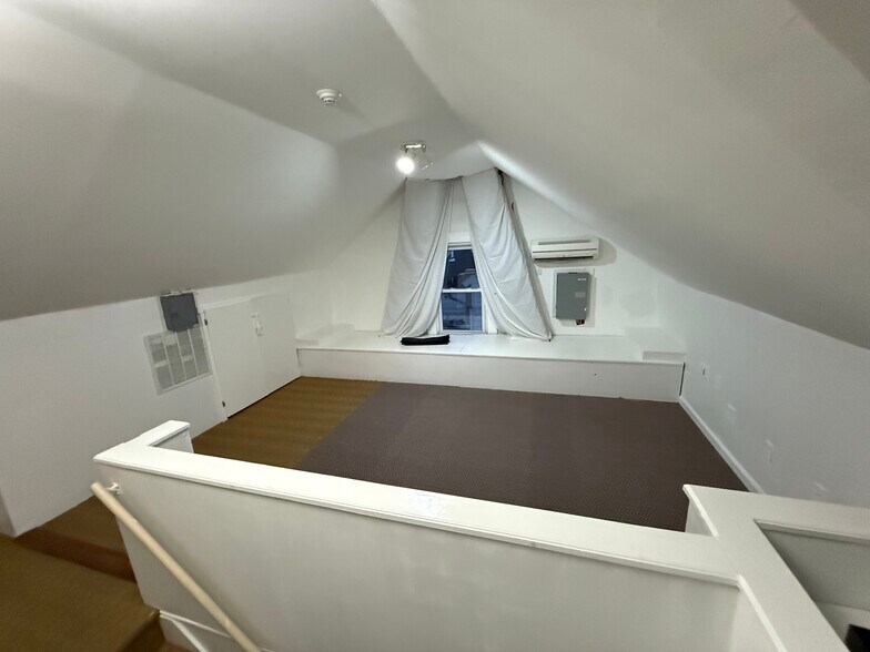 Building Photo - 19 N Bridge Ave