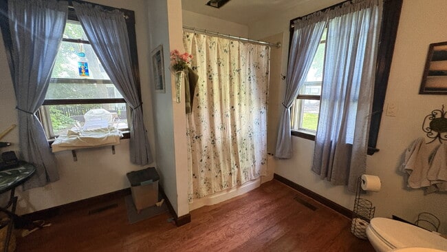 Building Photo - Stunning 4BR Victorian Home with 6 Off-Street Parking Spaces – Flexible Mid- to Long-Term Rental ...