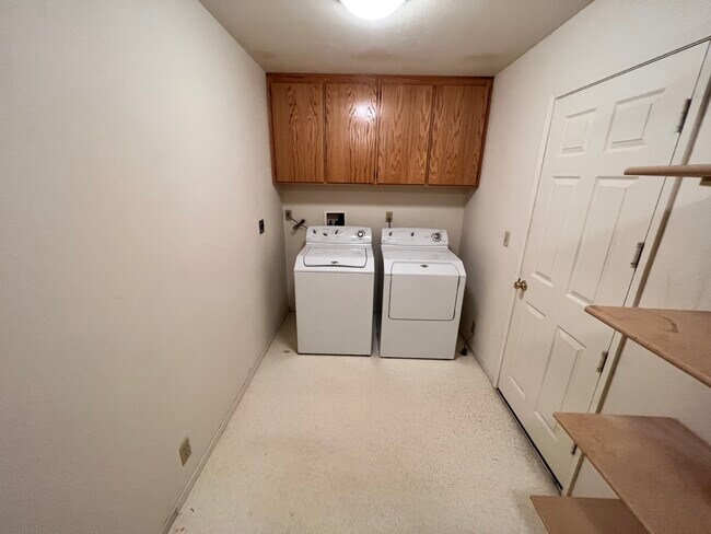 Building Photo - 21896 Fallview Dr