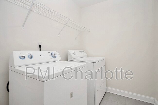 Building Photo - 10436 Glenmere Crk Cir