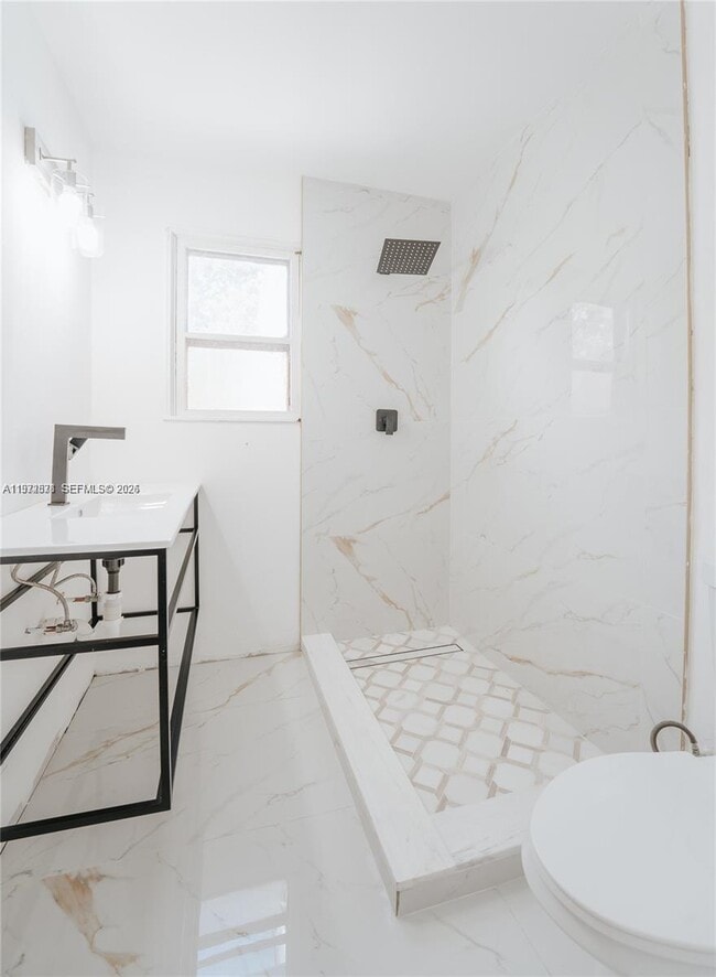 Building Photo - 11080 Peachtree Dr