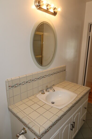 Building Photo - 2821 Tilden Ave