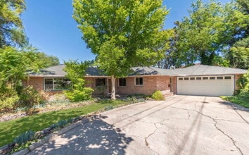 Building Photo - Spacious 3 bed 3 bath home