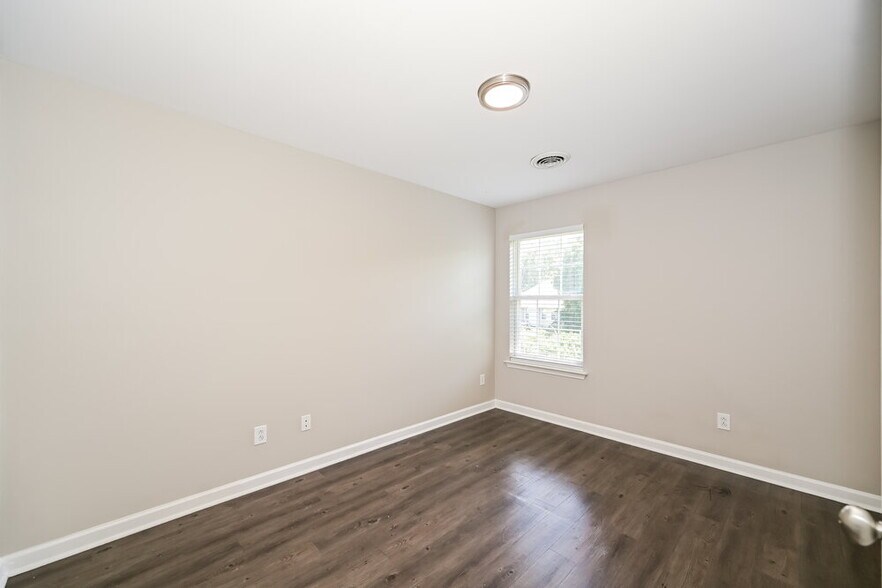 Building Photo - 1594 Laurel Ledge Dr