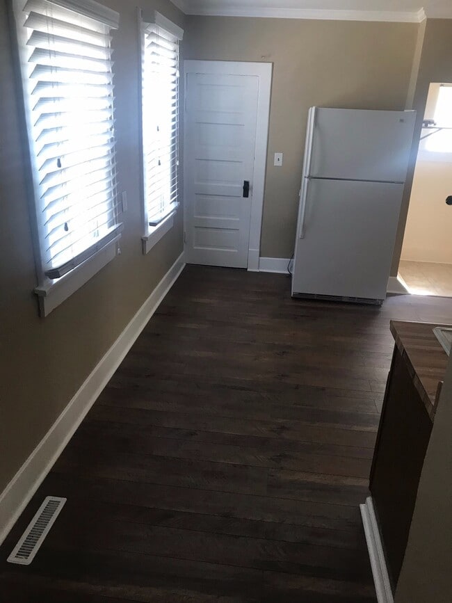 Building Photo - 3 BEDROOM GARLAND DISTRICT BUNGALOW