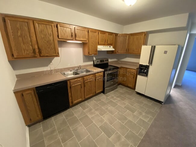 Building Photo - 14 Manchester Ct