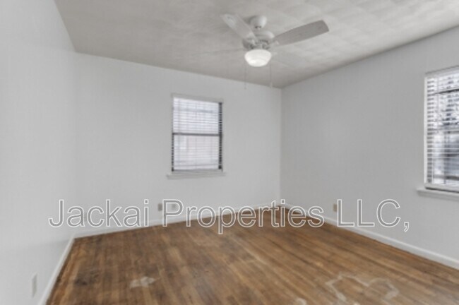 Building Photo - 814 E Centennial St